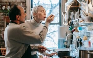 5 beneficios de cocinar en casa (y 3 tips para que sea más fácil)