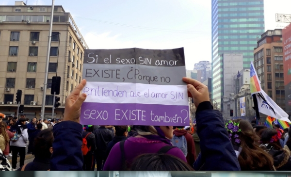 cartel en marcha asexual