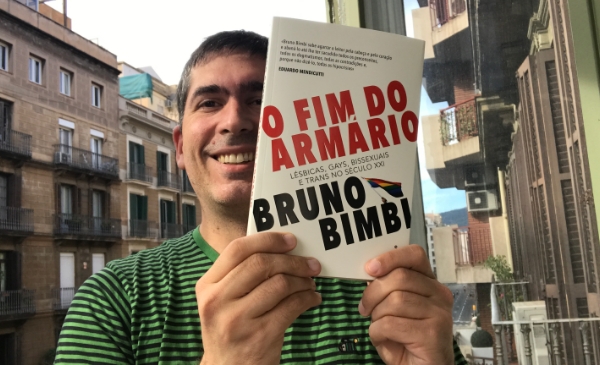 Foto de Bruno Bimbi con el libro