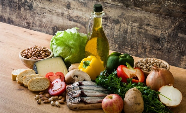 Foto de alimentos y aceite de oliva
