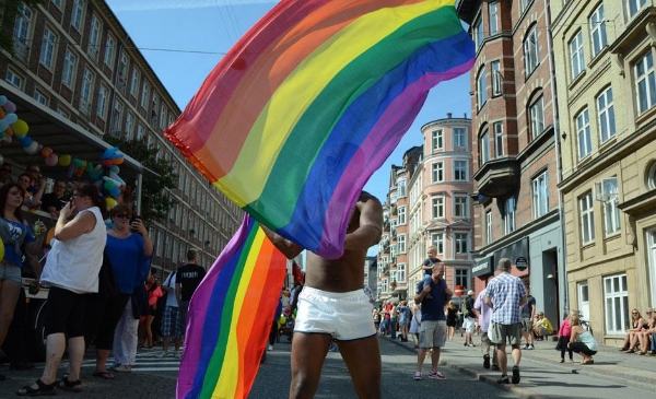 bandera lgbt en dinamarca