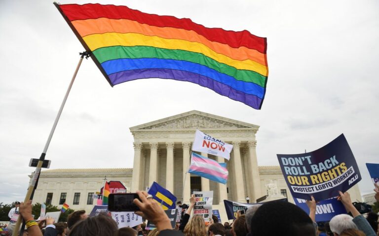 Bandera LGBT en contra de la homofobia en EEUU