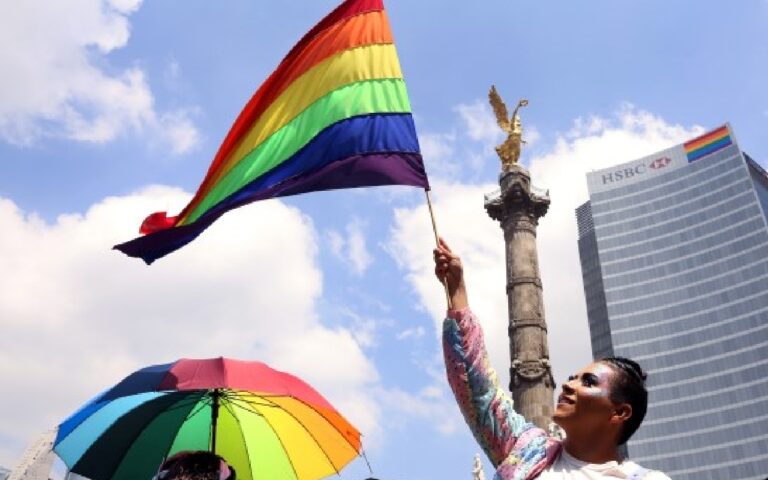 Bandera LGBT en México