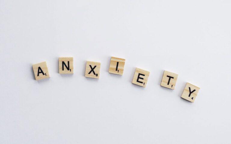 Letras que forman la palabra "ansiedad"
