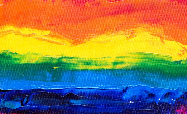 Pintura de colores de la bandera LGBT