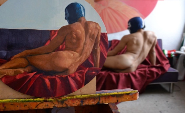 Pintura queer de una persona desnuda de espaldas