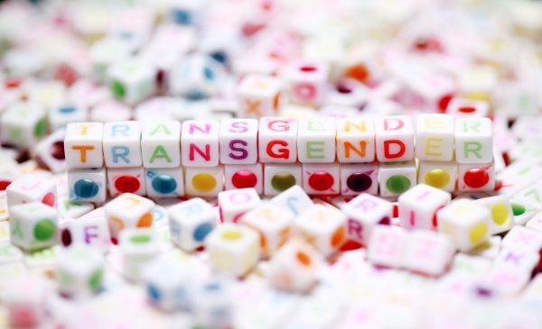 Pulsera con la palabra transgénero