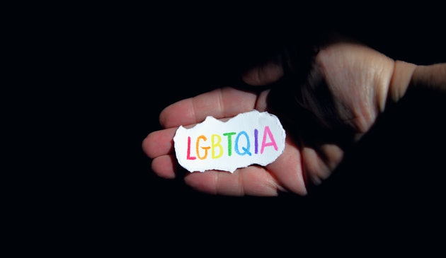 Papel con la palabra LGBTIQ