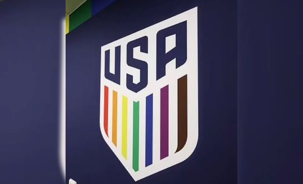 Logo de Estados Unidos con los colores de la bandera LGBT