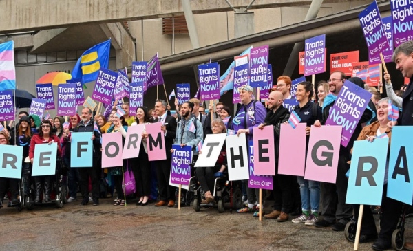 Marcha en pro de los derechos trans en Escocia