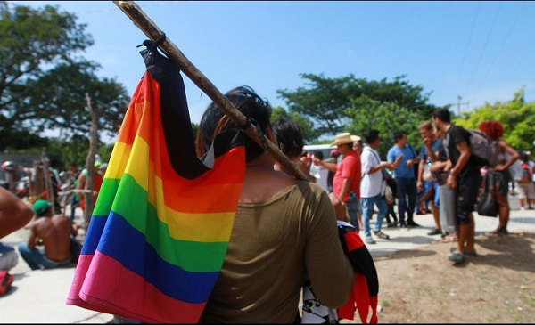 Personas en manifestación LGBT