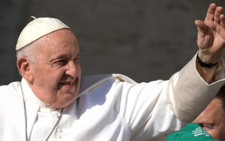 Papa Frascisco se reúne con líderes LGBT qye buscan inclusión en la iglesia católica
