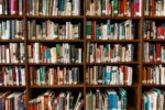 Vox genera controversia al proponer sección específica para libros sobre diversidad sexual en bibliotecas valencianas
